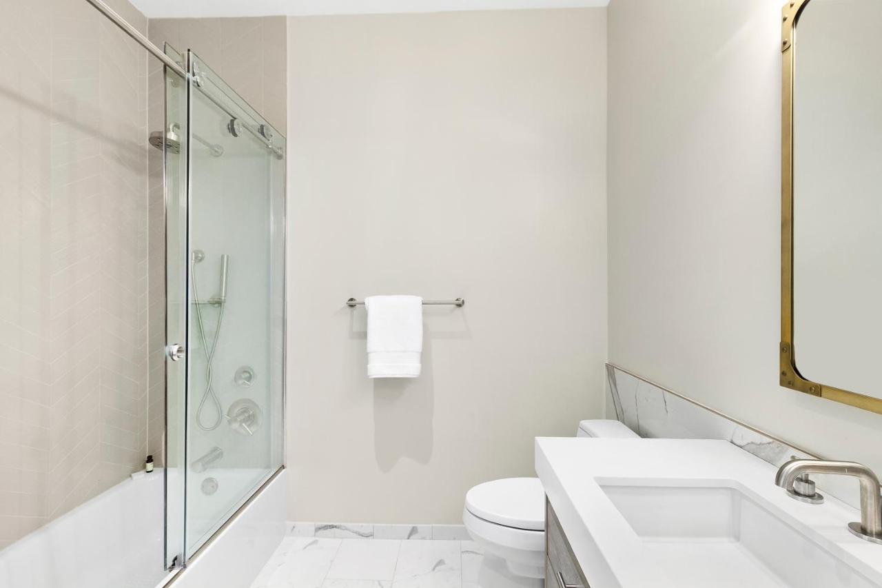 The Vanderbilt Hotel Suites Вестбери Экстерьер фото